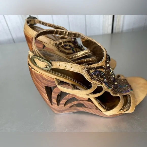 Women's Shi by Journey Wood Wedge Heels Beaded Sequin Top Sandals Size 8 - Picture 4 of 7